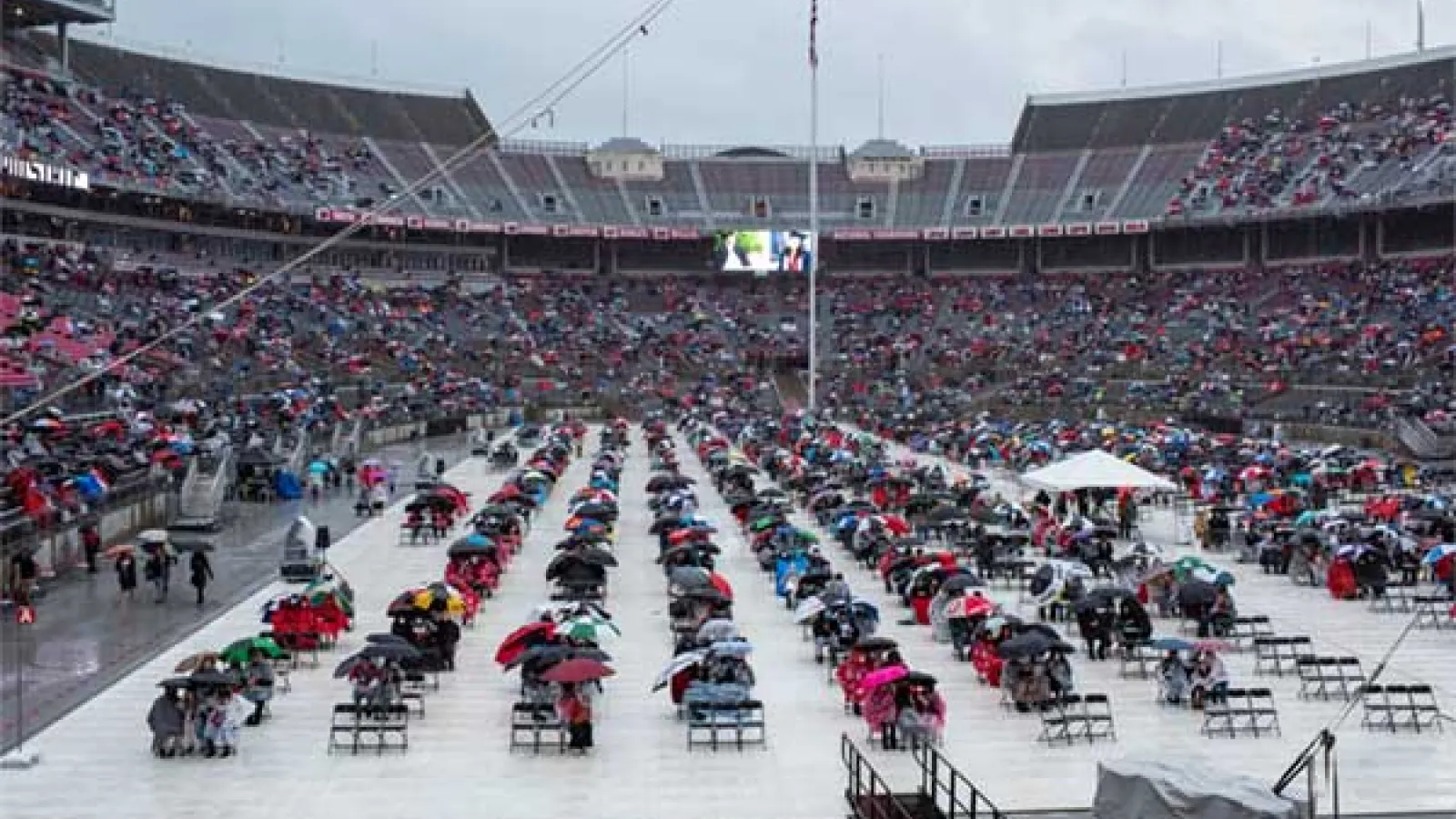people social distancing at the 2020 Commencement in the Ohio Stadium