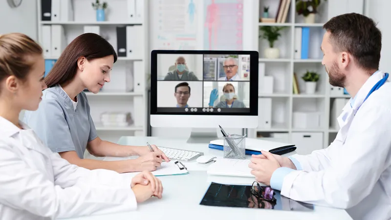 practitioners meeting with clients online