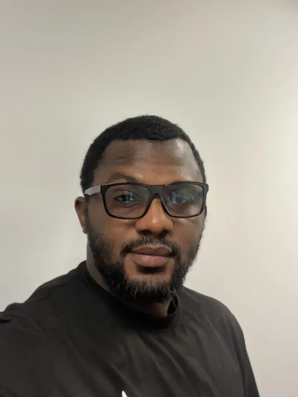 Portrait photo of Issah smiling
